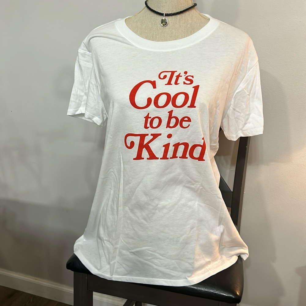 T-shirt white T-shirt with red writing L